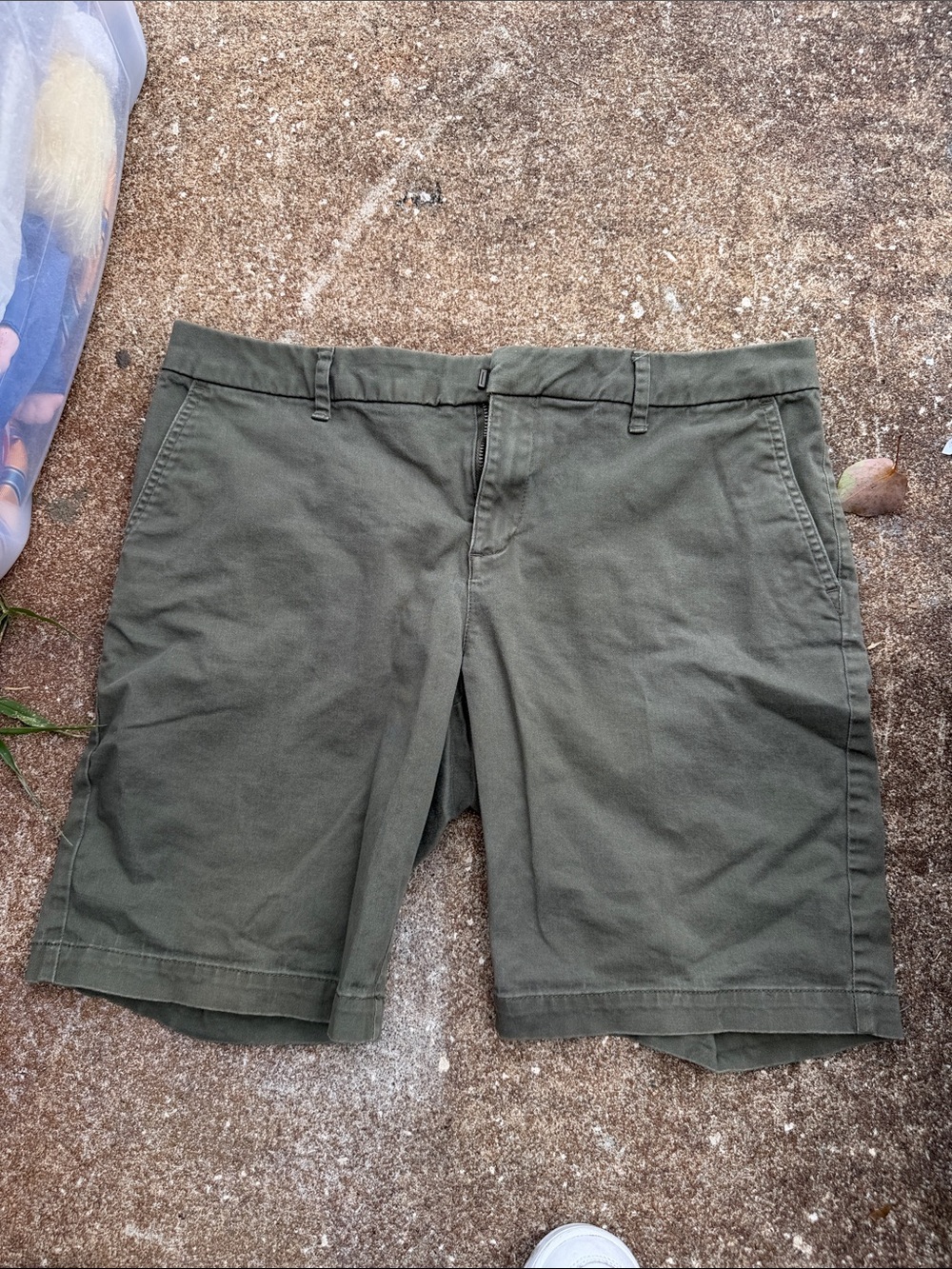 Tommy Hilfiger Olive Green Cargo Shorts. Size 8 Women’s